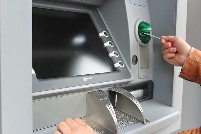 Look out behind you when using an ATM